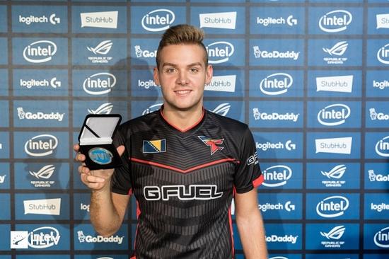 Puff ：爆灯选的中单不后悔，别我给我们中单上压力了