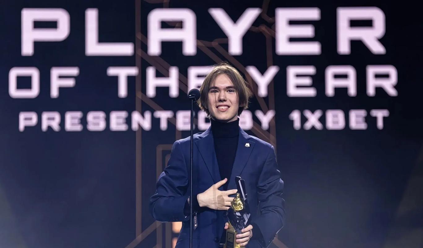 一串五！TES成为LPL历史上季后赛击败队伍最多的优胜者